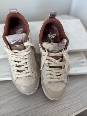 NEW-Nike Women's Beige and Brown Doyenne SB Athletic Shoes
